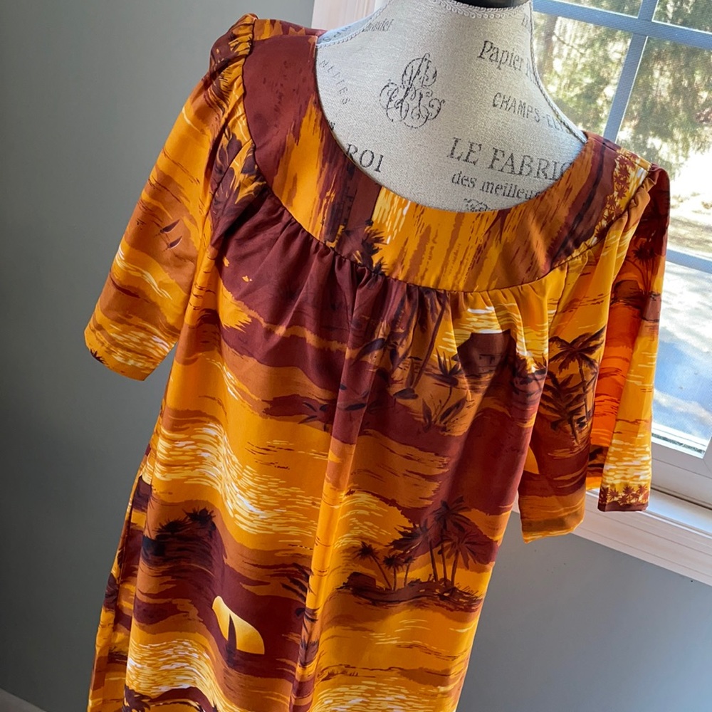 Vintage Hawaii Island Fashions mumu EUC